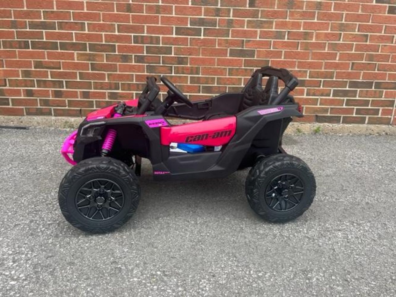 CAN-AM MAVERICK 24 VOLTS 1 SEATER 4X4 PINK 